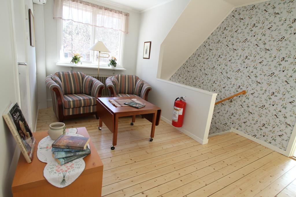Aelvnaera Bed & Breakfast คาร์ลสตัด ภายนอก รูปภาพ